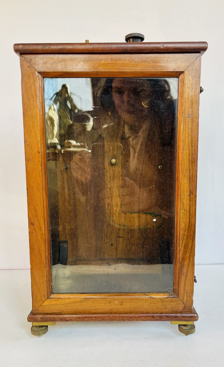 Coffret en noyer vitré-photo-2